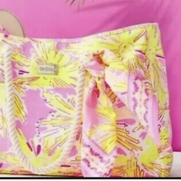 Lilly Pulitzer Printed Square Scarf - Multi Be The Sunshine Gwp Engineered Scarf - Picture 4 of 10